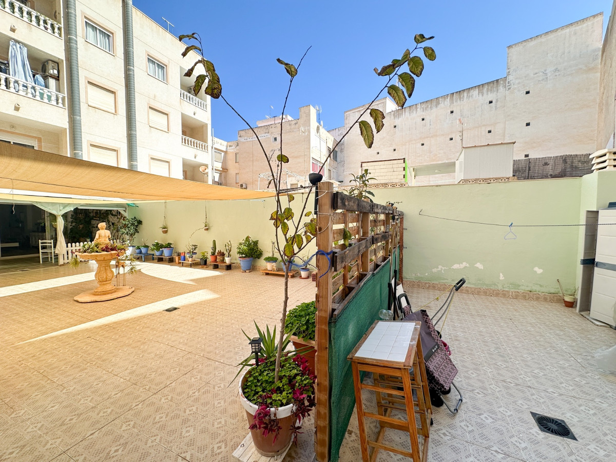 For sale - 2 Bedroom 1 Bathroom Apartment - Ground Floor Apartment in Torrevieja - Torrevieja Centro  - Alicante