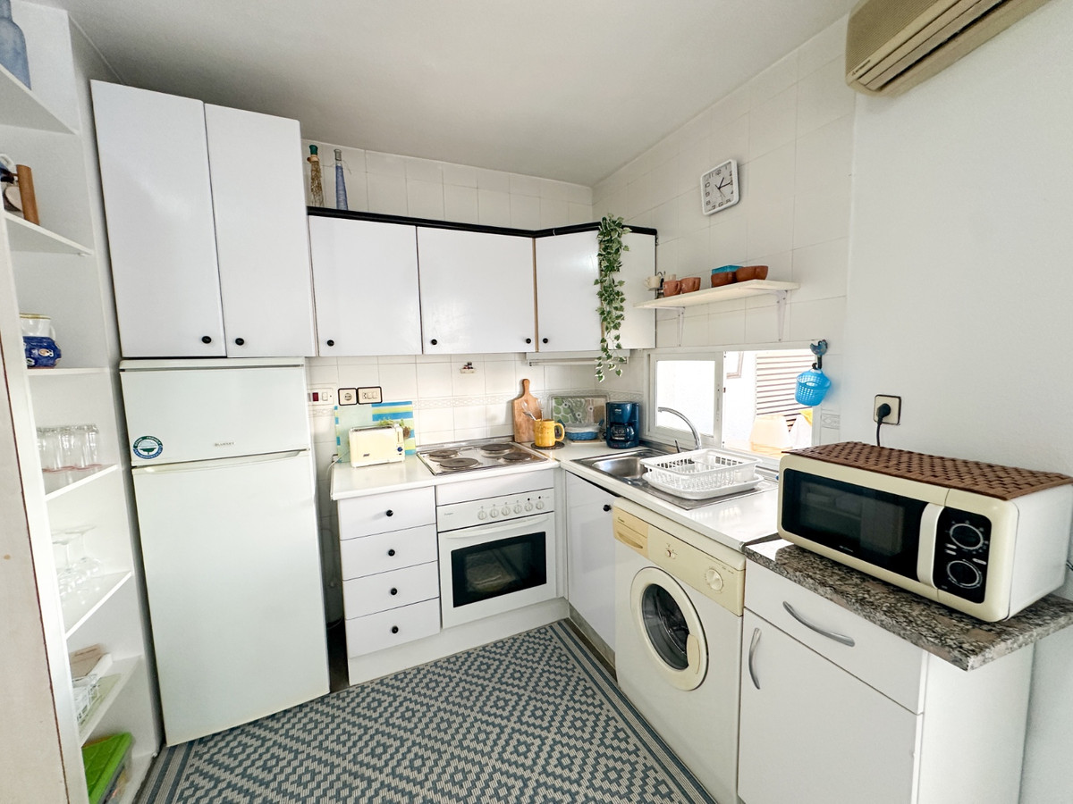 For sale - 1 Bedroom 1 Bathroom Apartment - Middle Floor Apartment in Torrevieja - Torrevieja Centro  - Alicante