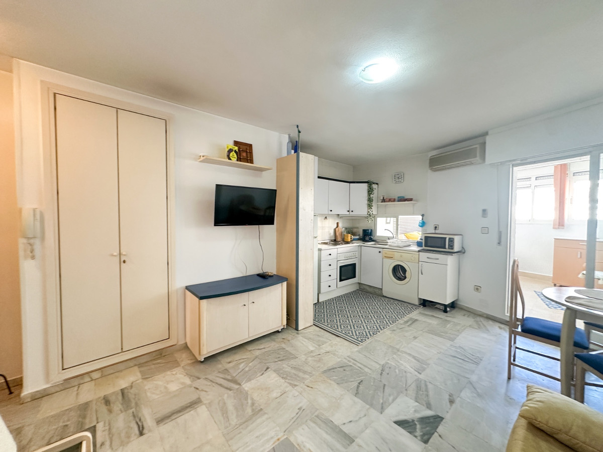 For sale - 1 Bedroom 1 Bathroom Apartment - Middle Floor Apartment in Torrevieja - Torrevieja Centro  - Alicante