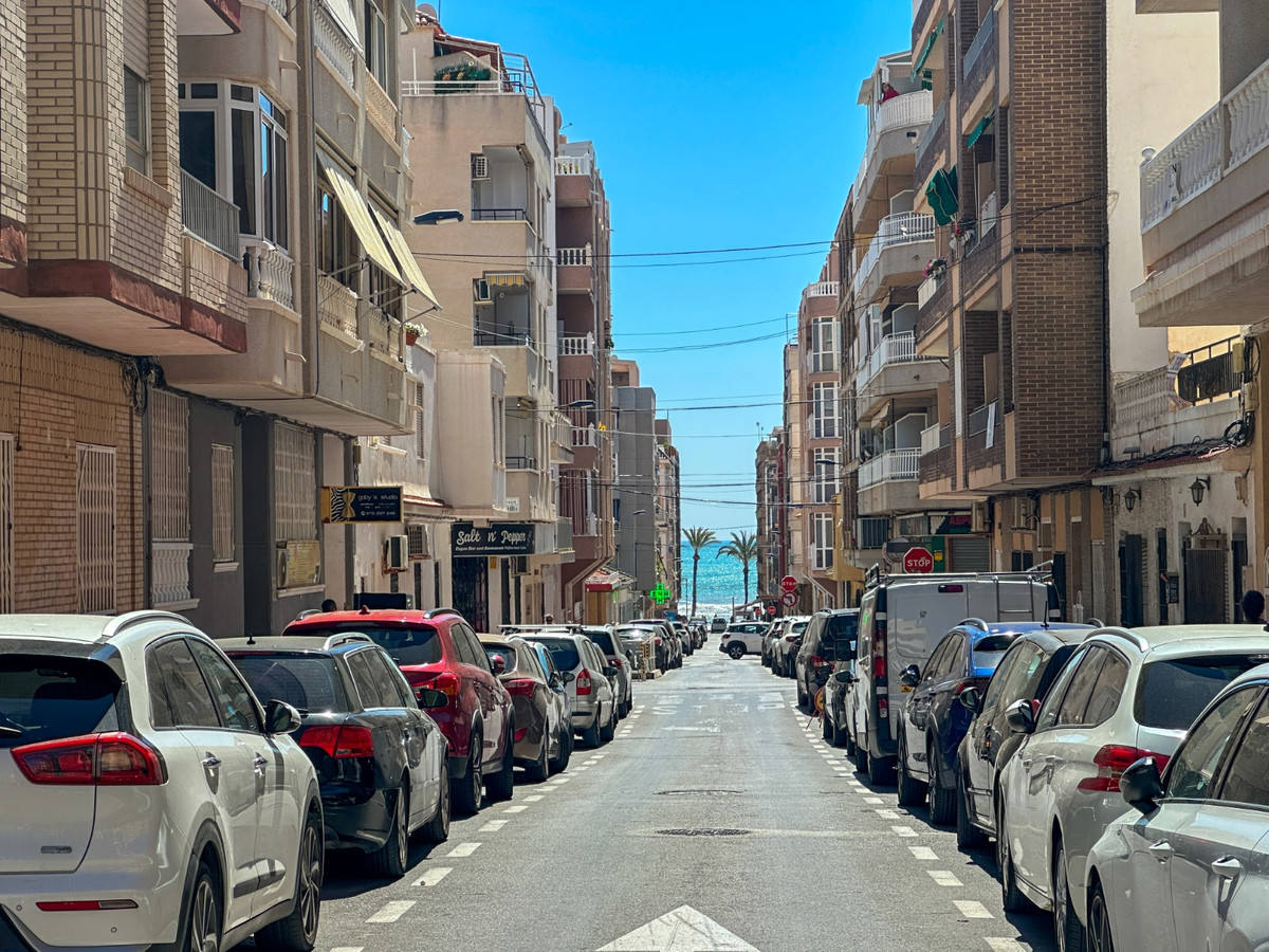 For sale - 1 Bedroom 1 Bathroom Apartment - Middle Floor Apartment in Torrevieja - Torrevieja Centro  - Alicante