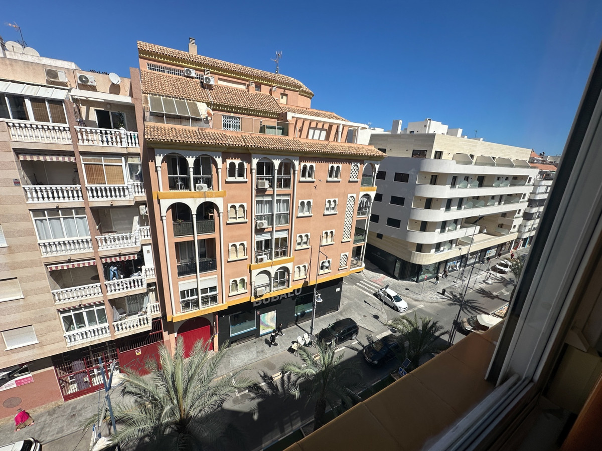 For sale - 1 Bedroom 1 Bathroom Apartment - Middle Floor Apartment in Torrevieja - Torrevieja Centro  - Alicante