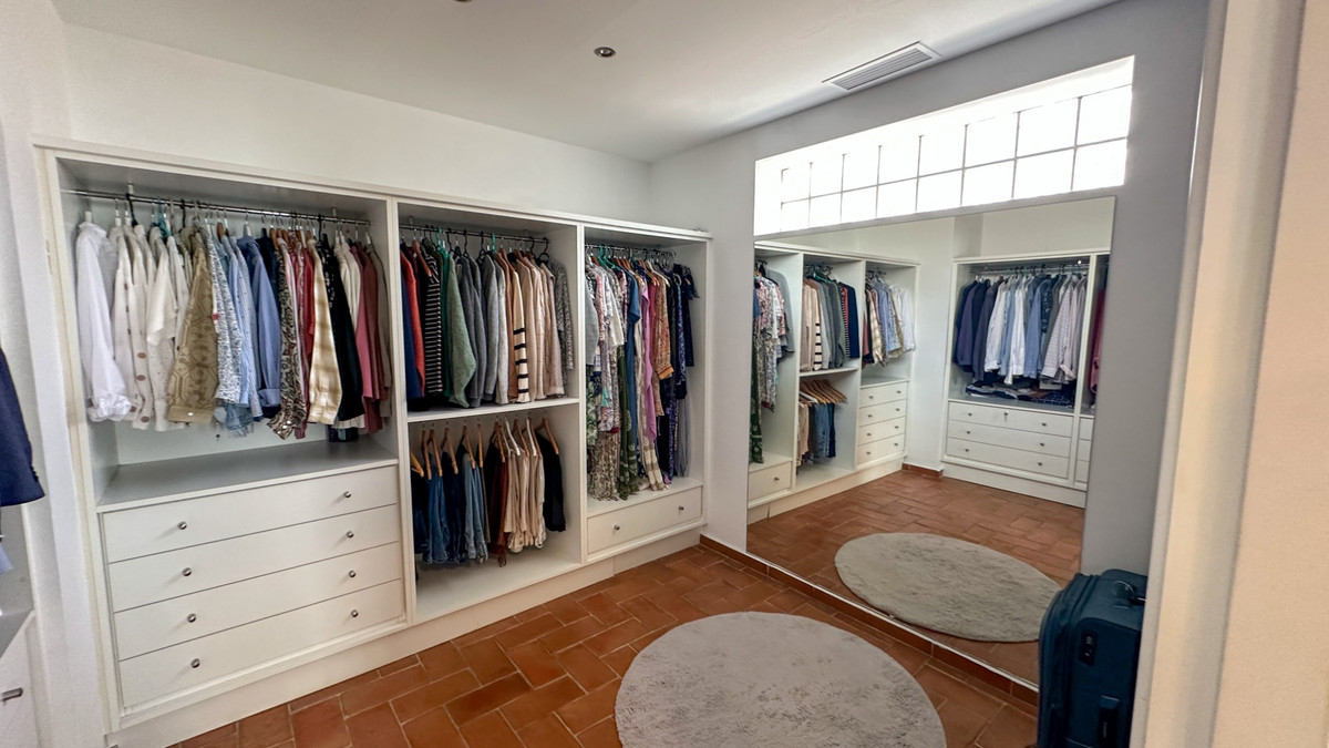 For sale - 7 Bedroom 5 Bathroom House - Detached Villa in Orihuela - Dehesa de Campoamor  - Alicante