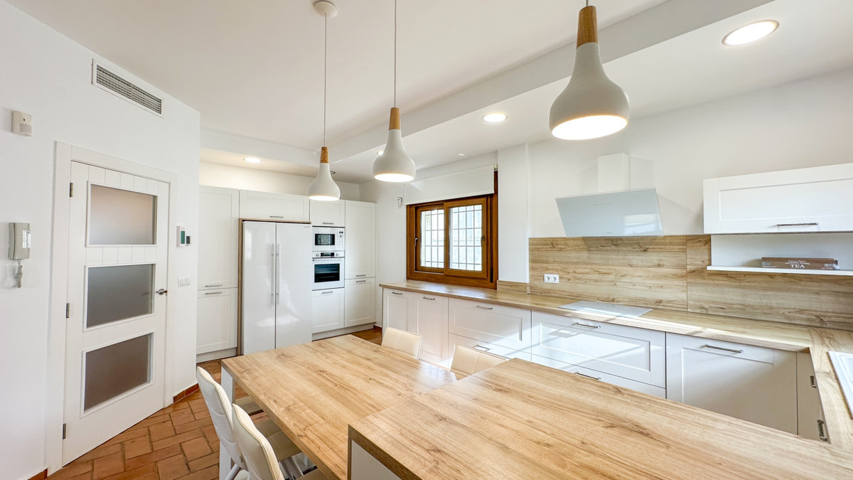 For sale - 7 Bedroom 5 Bathroom House - Detached Villa in Orihuela - Dehesa de Campoamor  - Alicante