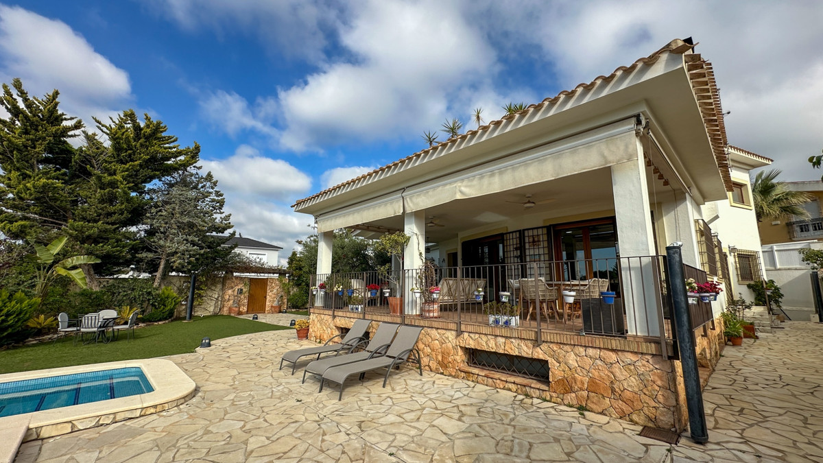 For sale - 7 Bedroom 5 Bathroom House - Detached Villa in Orihuela - Dehesa de Campoamor  - Alicante
