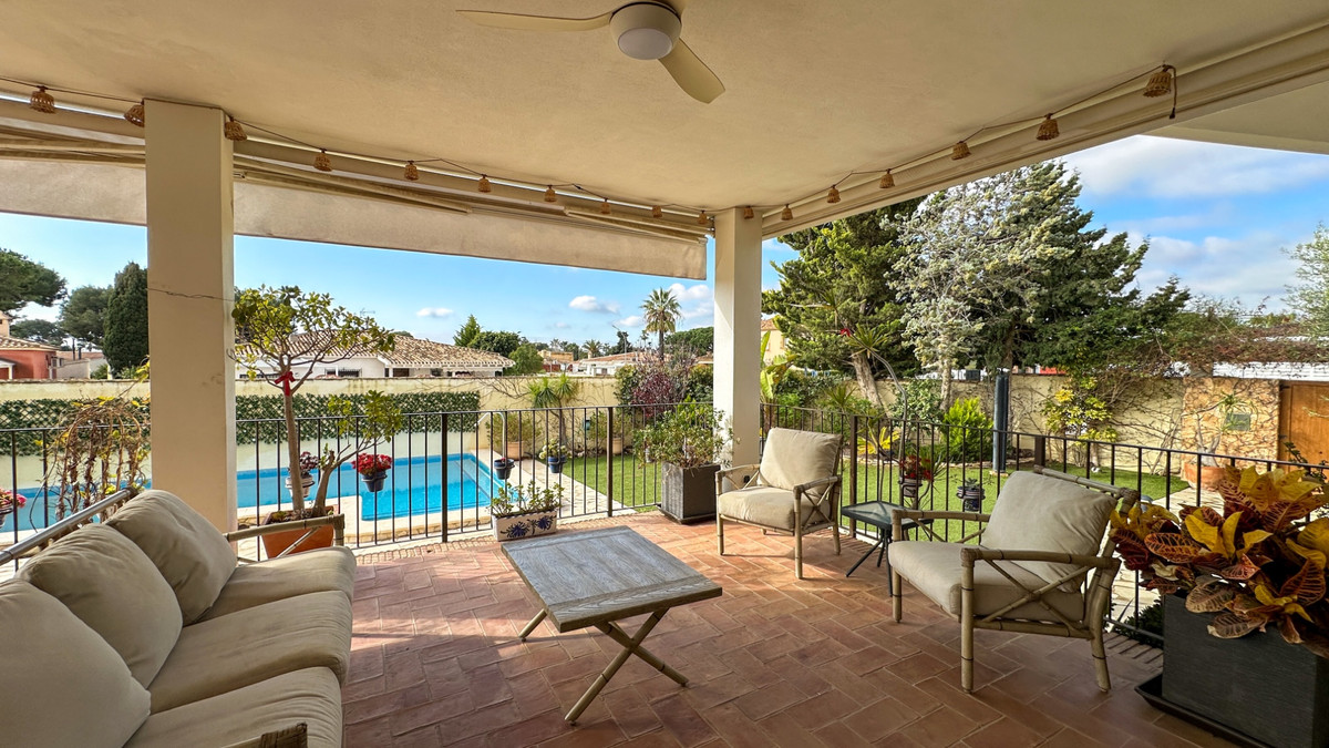 For sale - 7 Bedroom 5 Bathroom House - Detached Villa in Orihuela - Dehesa de Campoamor  - Alicante