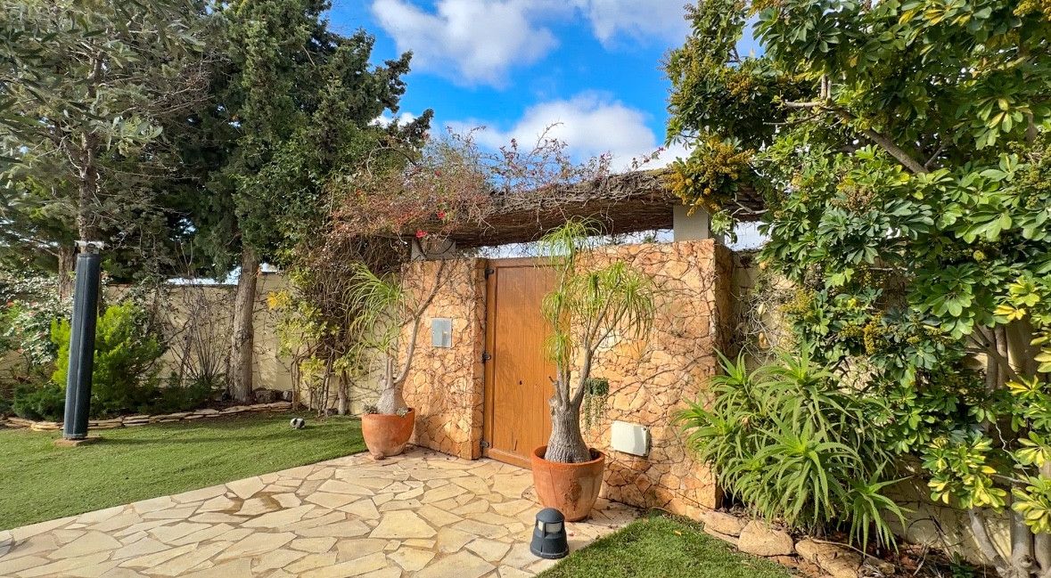 For sale - 7 Bedroom 5 Bathroom House - Detached Villa in Orihuela - Dehesa de Campoamor  - Alicante