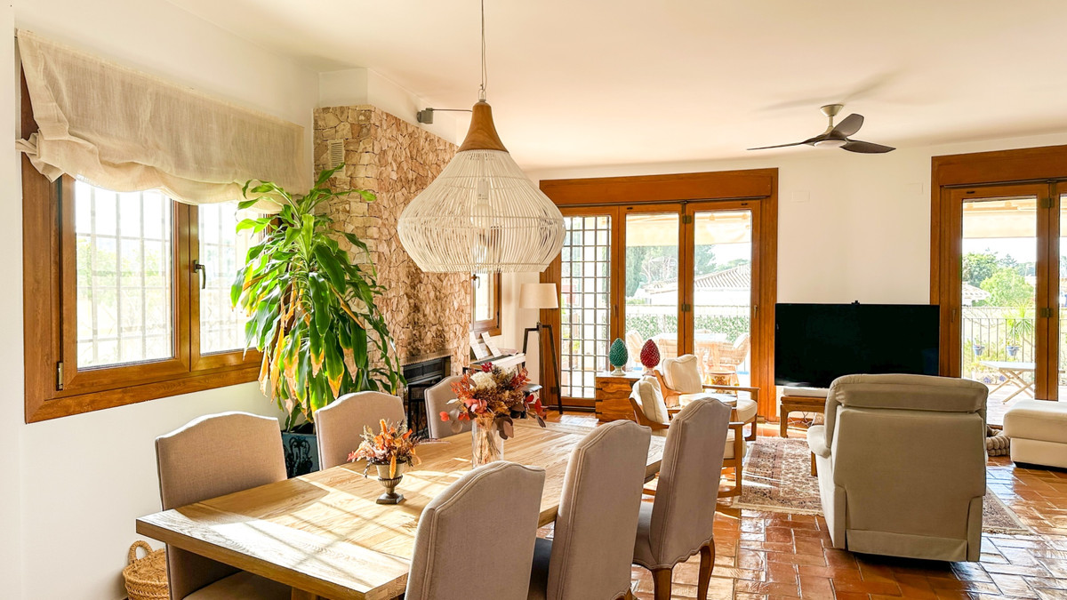 For sale - 7 Bedroom 5 Bathroom House - Detached Villa in Orihuela - Dehesa de Campoamor  - Alicante
