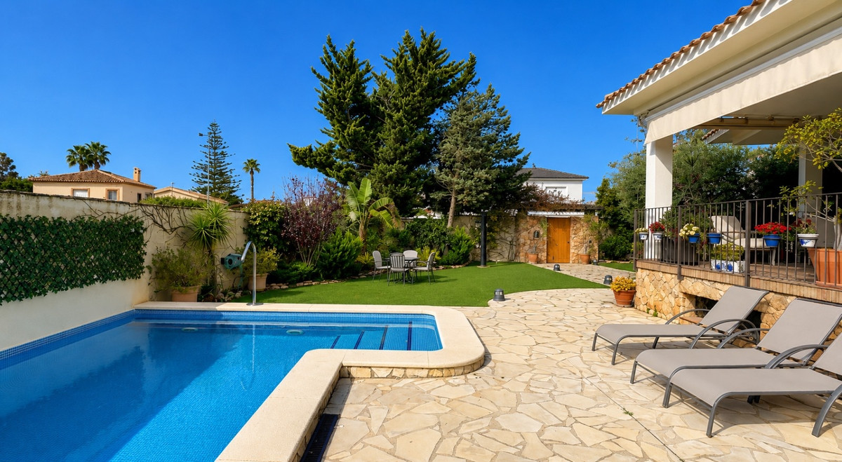 For sale - 7 Bedroom 5 Bathroom House - Detached Villa in Orihuela - Dehesa de Campoamor  - Alicante