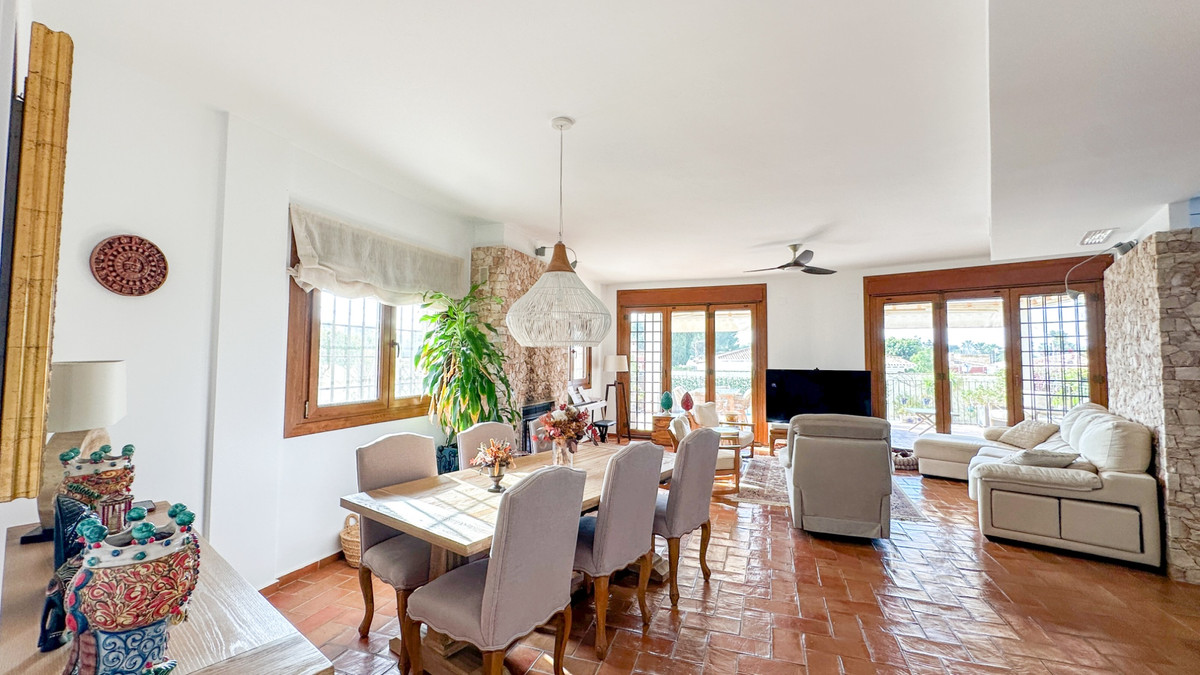 For sale - 7 Bedroom 5 Bathroom House - Detached Villa in Orihuela - Dehesa de Campoamor  - Alicante