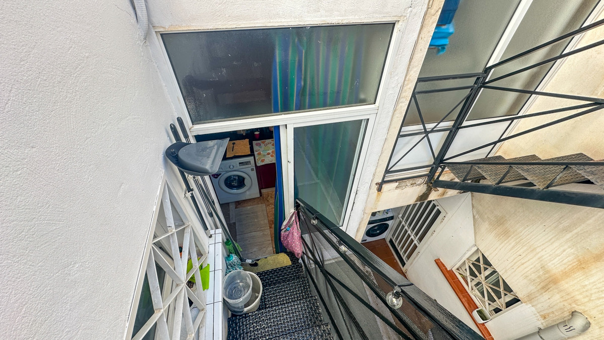 For sale - 2 Bedroom 1 Bathroom Apartment - Top Floor Apartment in Torrevieja - Torrevieja Centro  - Alicante