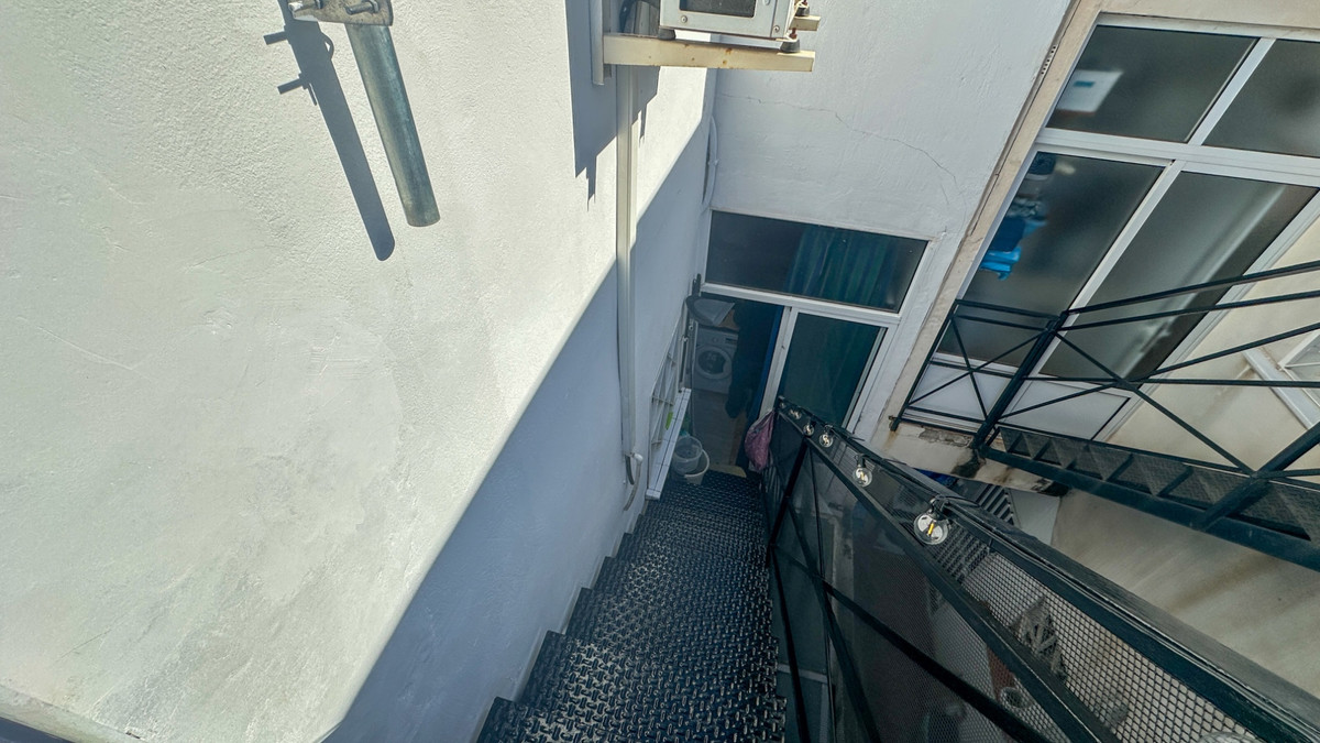 For sale - 2 Bedroom 1 Bathroom Apartment - Top Floor Apartment in Torrevieja - Torrevieja Centro  - Alicante