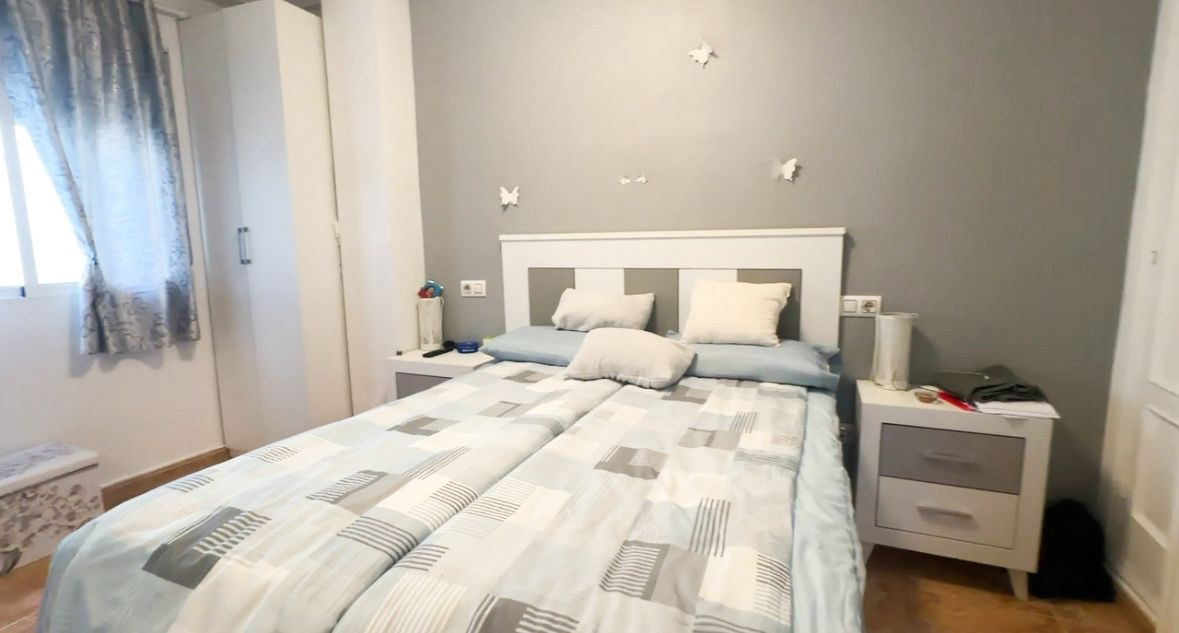 For sale - 2 Bedroom 1 Bathroom Apartment - Top Floor Apartment in Torrevieja - Torrevieja Centro  - Alicante