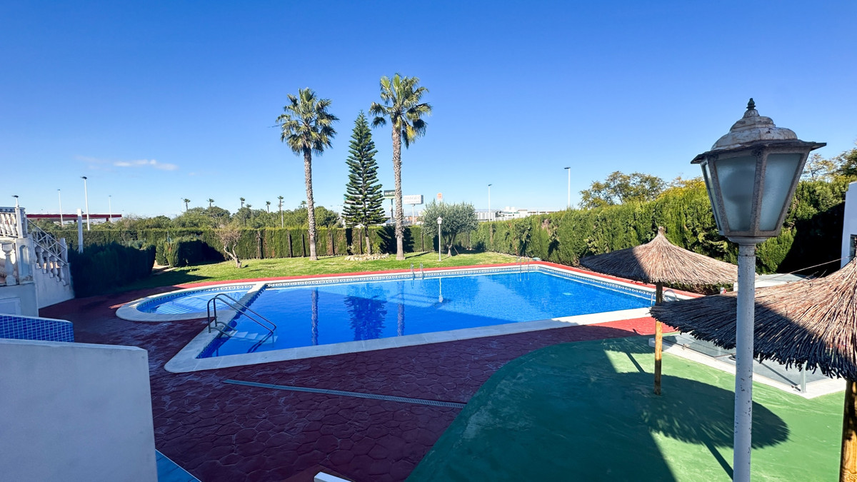 For sale - 2 Bedroom 1 Bathroom Apartment - Top Floor Apartment in Torrevieja - Torrevieja Centro  - Alicante