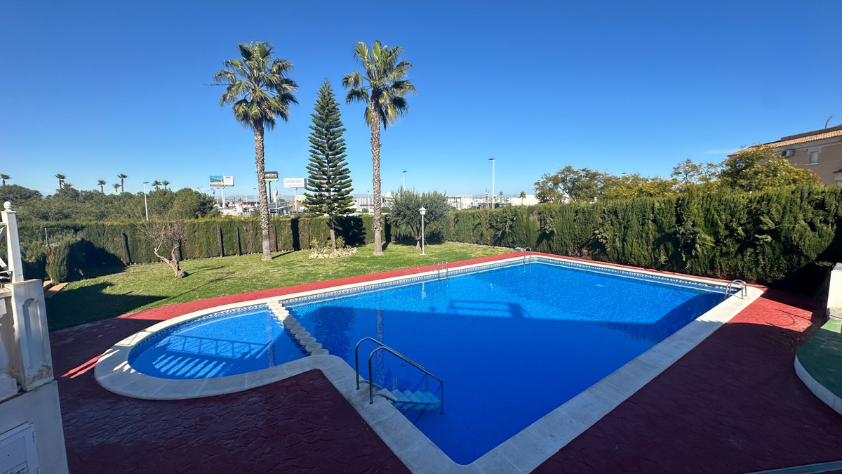 For sale - 2 Bedroom 1 Bathroom Apartment - Top Floor Apartment in Torrevieja - Torrevieja Centro  - Alicante