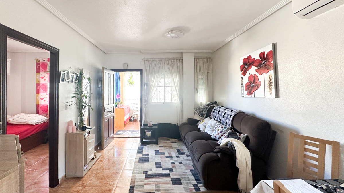 For sale - 2 Bedroom 1 Bathroom Apartment - Top Floor Apartment in Torrevieja - Torrevieja Centro  - Alicante