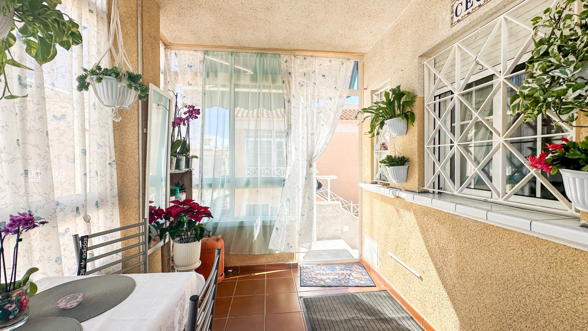 For sale - 2 Bedroom 1 Bathroom Apartment - Top Floor Apartment in Torrevieja - Torrevieja Centro  - Alicante