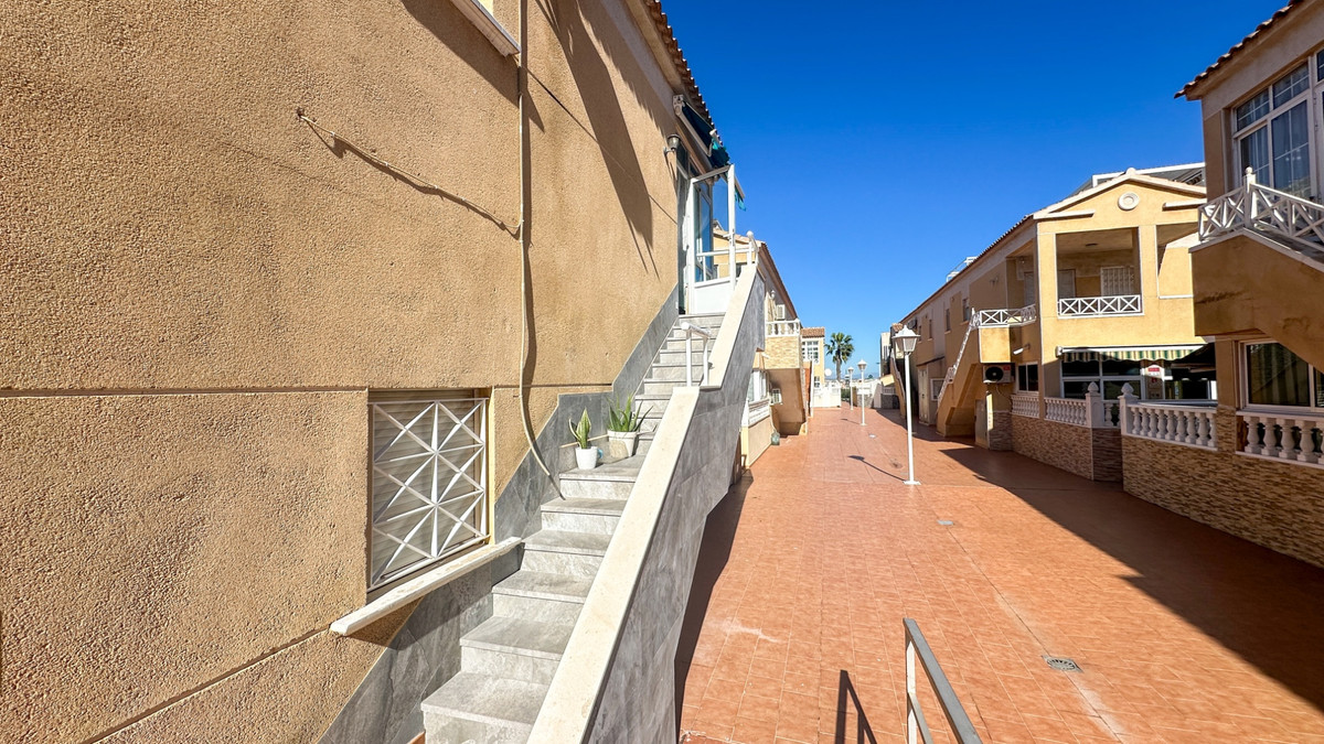 For sale - 2 Bedroom 1 Bathroom Apartment - Top Floor Apartment in Torrevieja - Torrevieja Centro  - Alicante