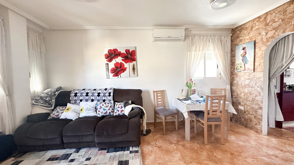 For sale - 2 Bedroom 1 Bathroom Apartment - Top Floor Apartment in Torrevieja - Torrevieja Centro  - Alicante