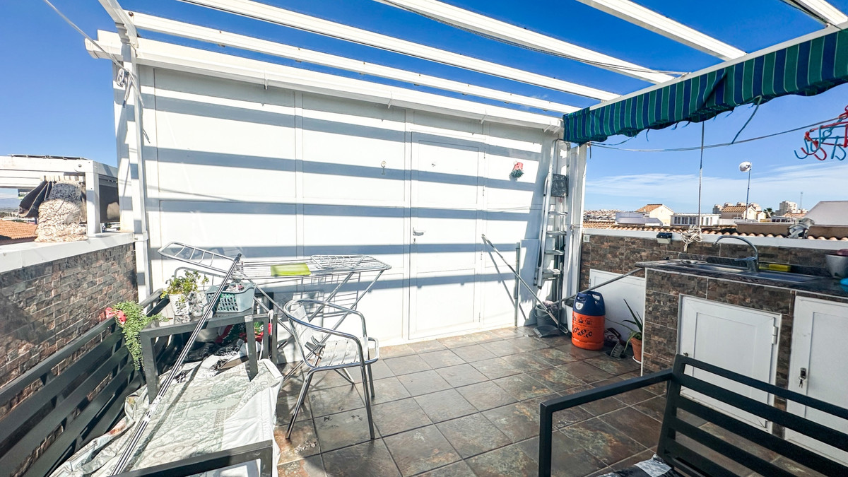 For sale - 2 Bedroom 1 Bathroom Apartment - Top Floor Apartment in Torrevieja - Torrevieja Centro  - Alicante