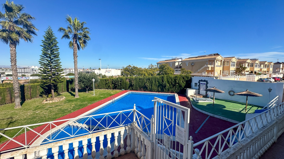 For sale - 2 Bedroom 1 Bathroom Apartment - Top Floor Apartment in Torrevieja - Torrevieja Centro  - Alicante