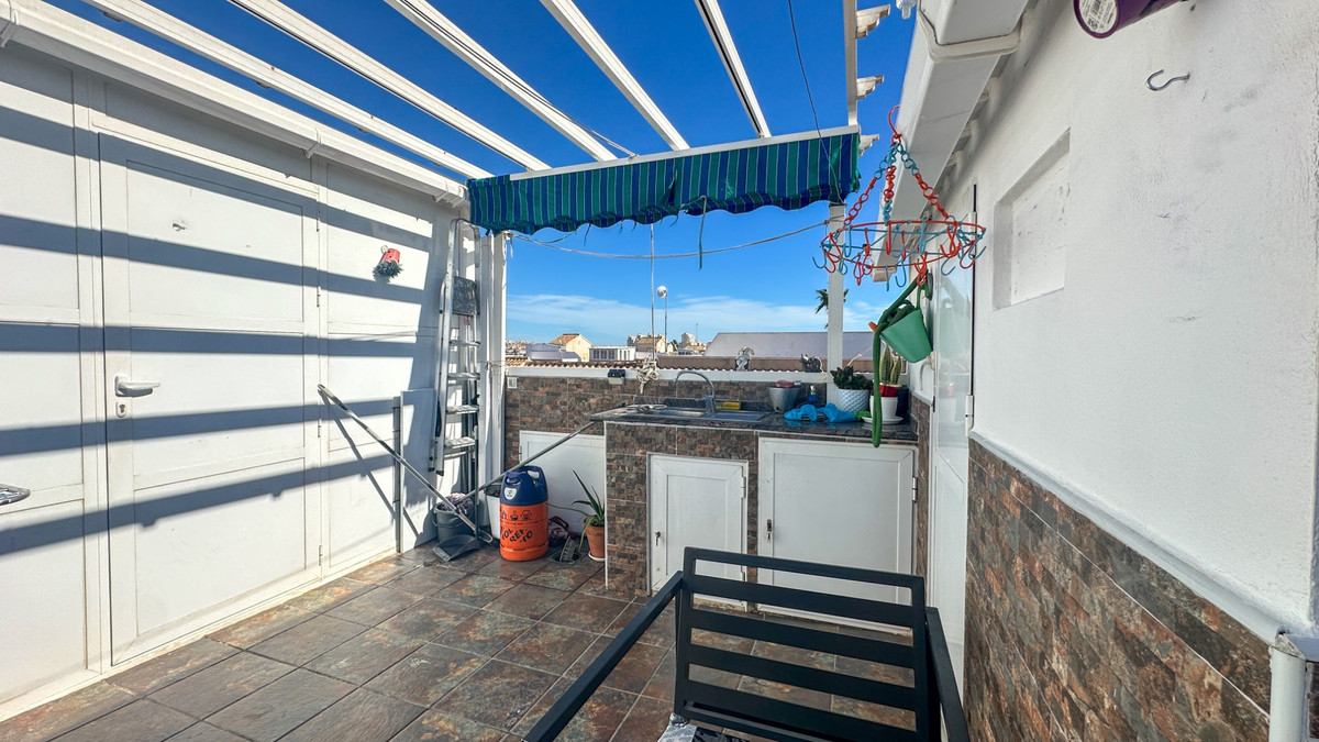 For sale - 2 Bedroom 1 Bathroom Apartment - Top Floor Apartment in Torrevieja - Torrevieja Centro  - Alicante