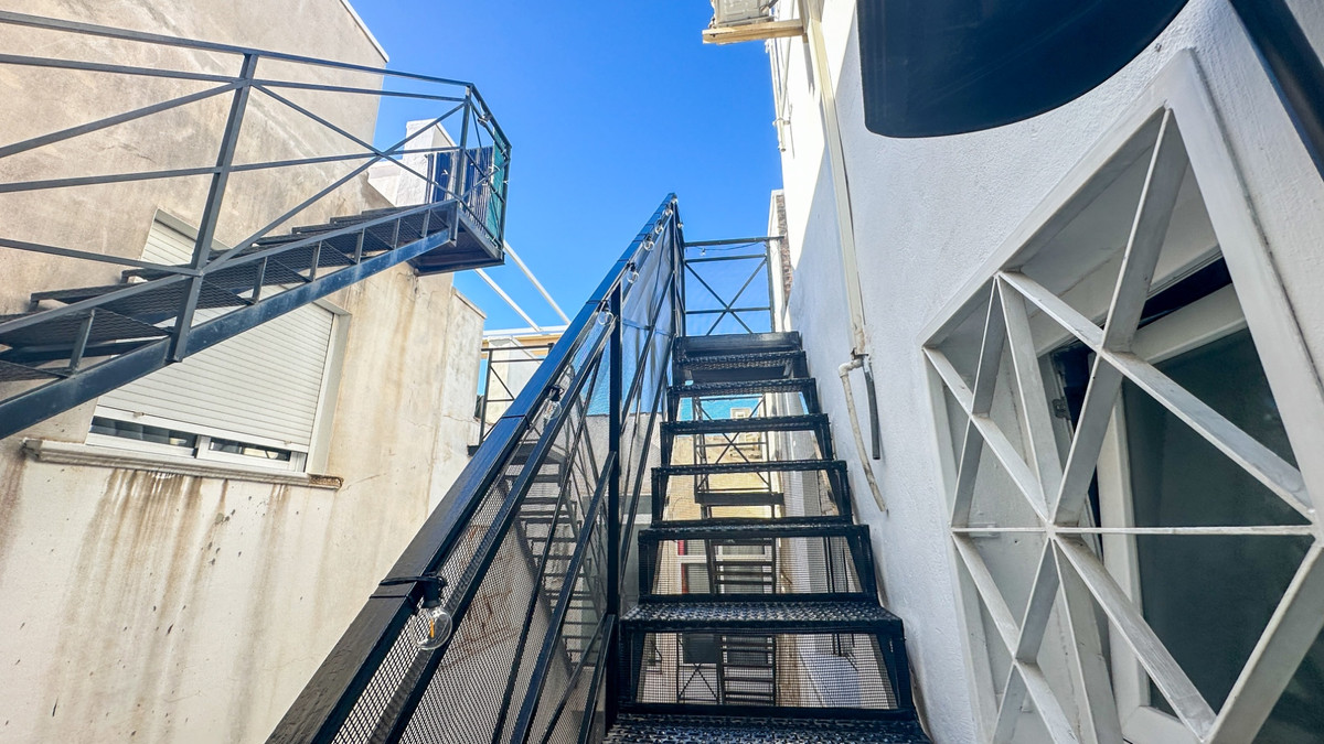 For sale - 2 Bedroom 1 Bathroom Apartment - Top Floor Apartment in Torrevieja - Torrevieja Centro  - Alicante