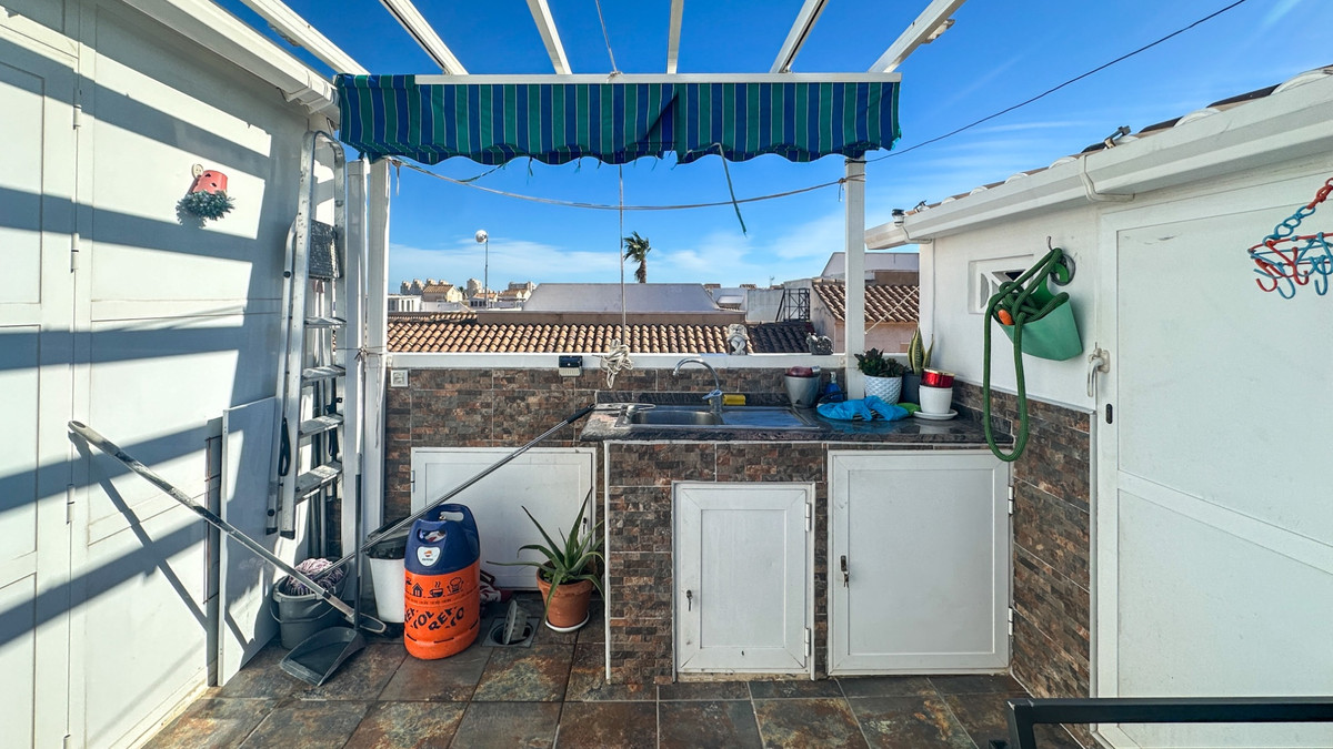 For sale - 2 Bedroom 1 Bathroom Apartment - Top Floor Apartment in Torrevieja - Torrevieja Centro  - Alicante