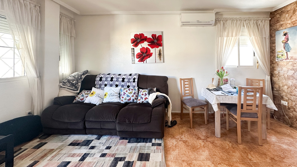 For sale - 2 Bedroom 1 Bathroom Apartment - Top Floor Apartment in Torrevieja - Torrevieja Centro  - Alicante