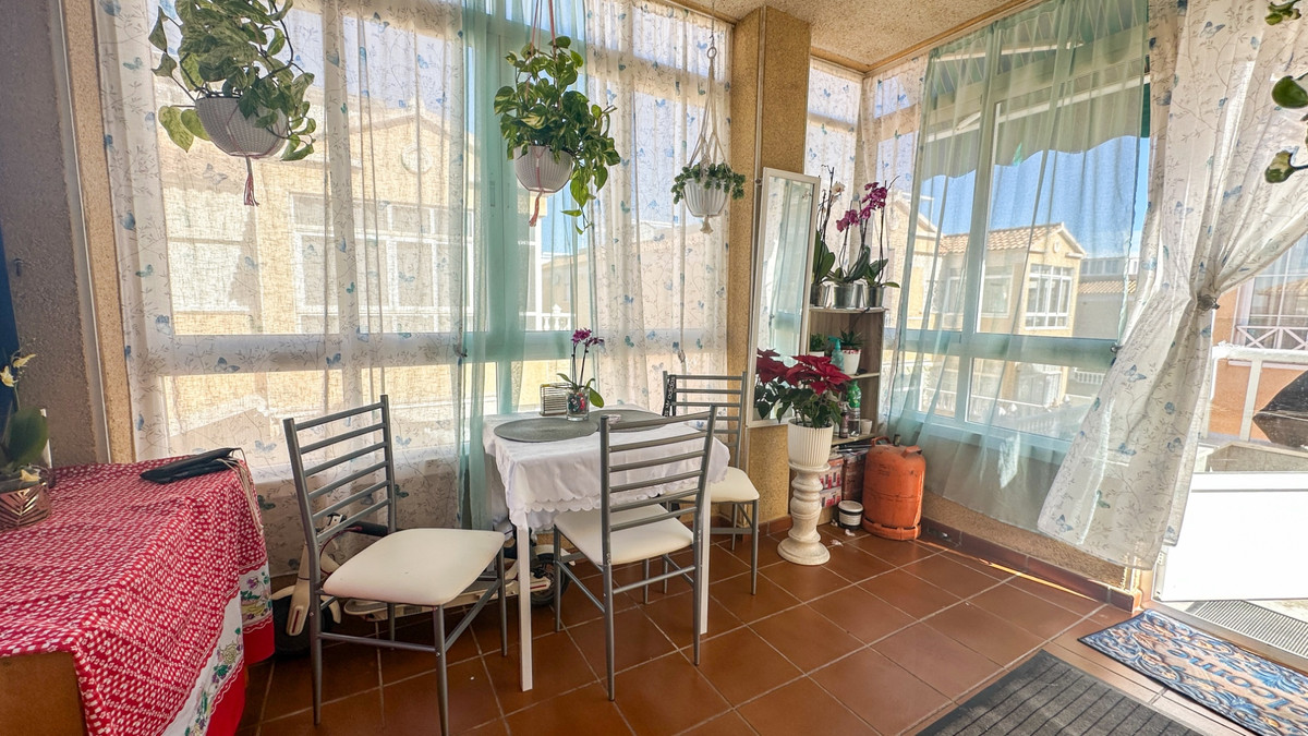 For sale - 2 Bedroom 1 Bathroom Apartment - Top Floor Apartment in Torrevieja - Torrevieja Centro  - Alicante