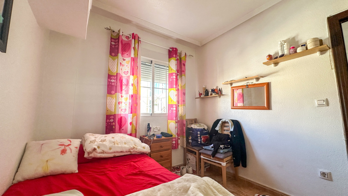 For sale - 2 Bedroom 1 Bathroom Apartment - Top Floor Apartment in Torrevieja - Torrevieja Centro  - Alicante