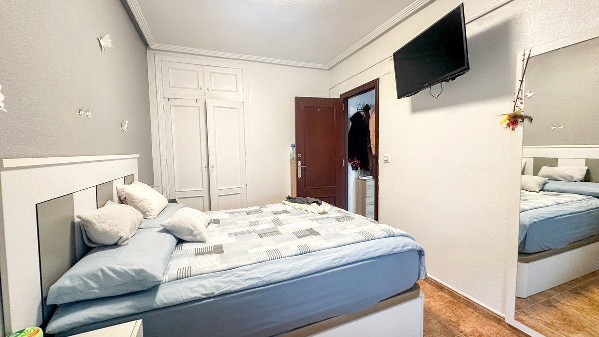 For sale - 2 Bedroom 1 Bathroom Apartment - Top Floor Apartment in Torrevieja - Torrevieja Centro  - Alicante
