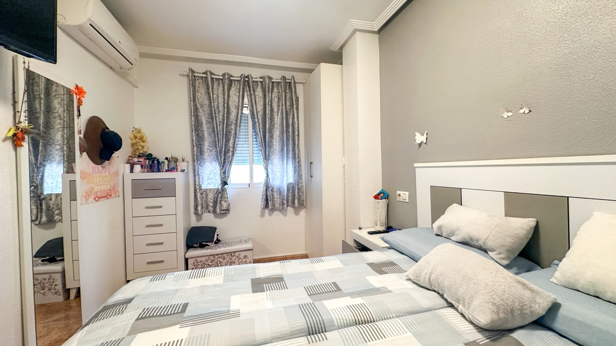 For sale - 2 Bedroom 1 Bathroom Apartment - Top Floor Apartment in Torrevieja - Torrevieja Centro  - Alicante