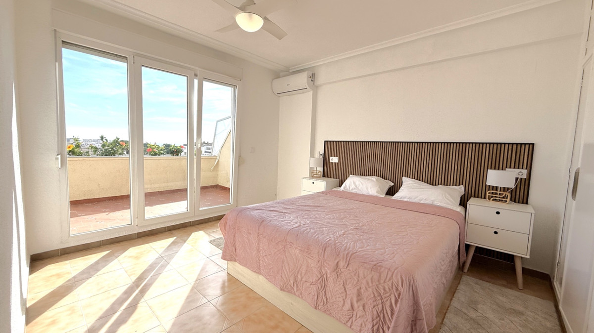 For sale - 2 Bedroom 2 Bathroom Apartment - Penthouse in Torrevieja - Torrevieja Centro  - Alicante