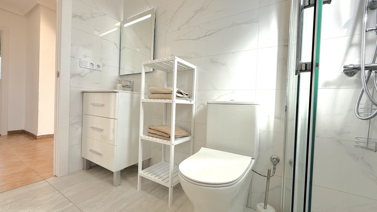 For sale - 2 Bedroom 2 Bathroom Apartment - Penthouse in Torrevieja - Torrevieja Centro  - Alicante
