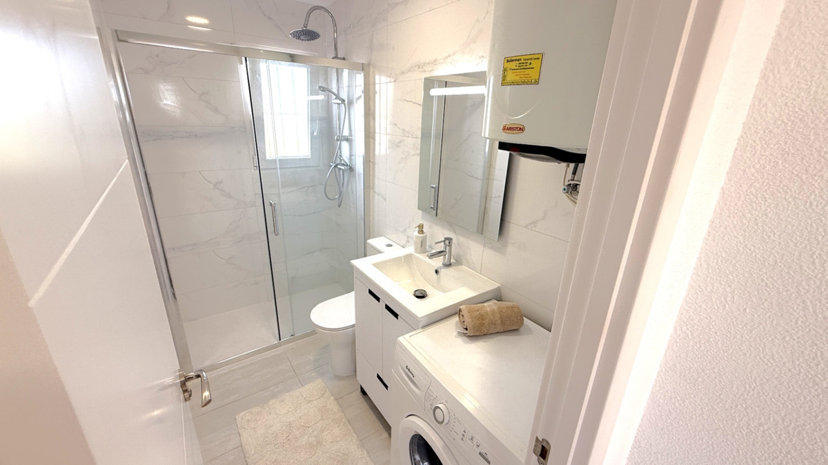 For sale - 2 Bedroom 2 Bathroom Apartment - Penthouse in Torrevieja - Torrevieja Centro  - Alicante