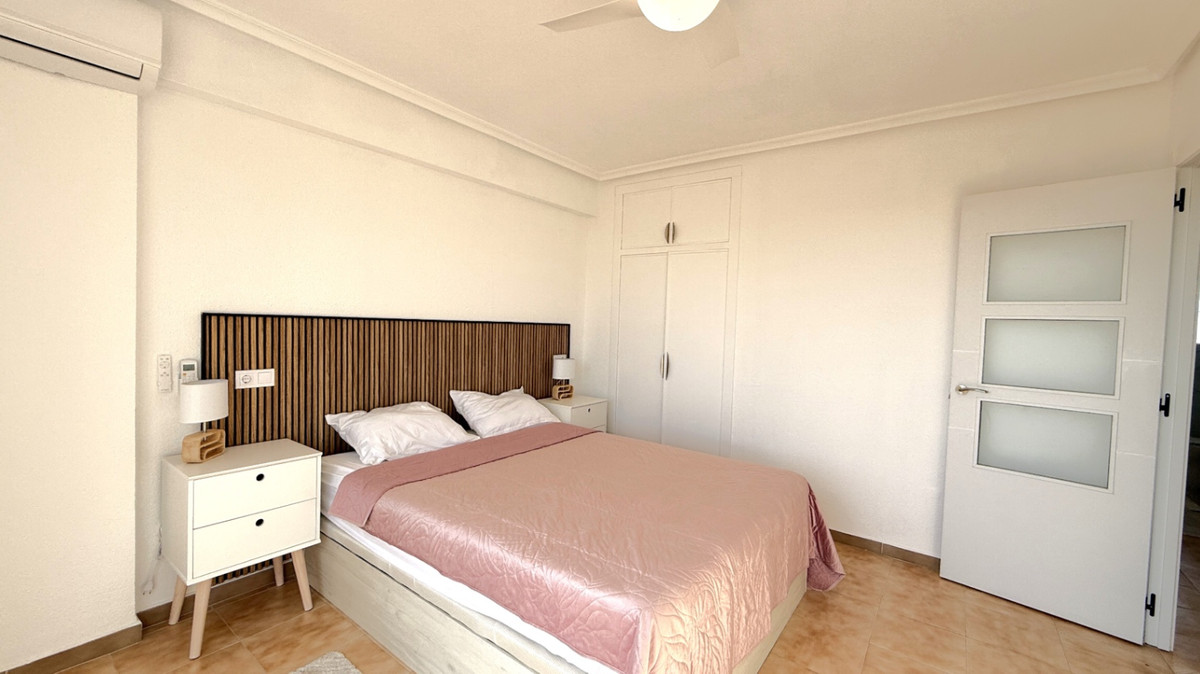 For sale - 2 Bedroom 2 Bathroom Apartment - Penthouse in Torrevieja - Torrevieja Centro  - Alicante
