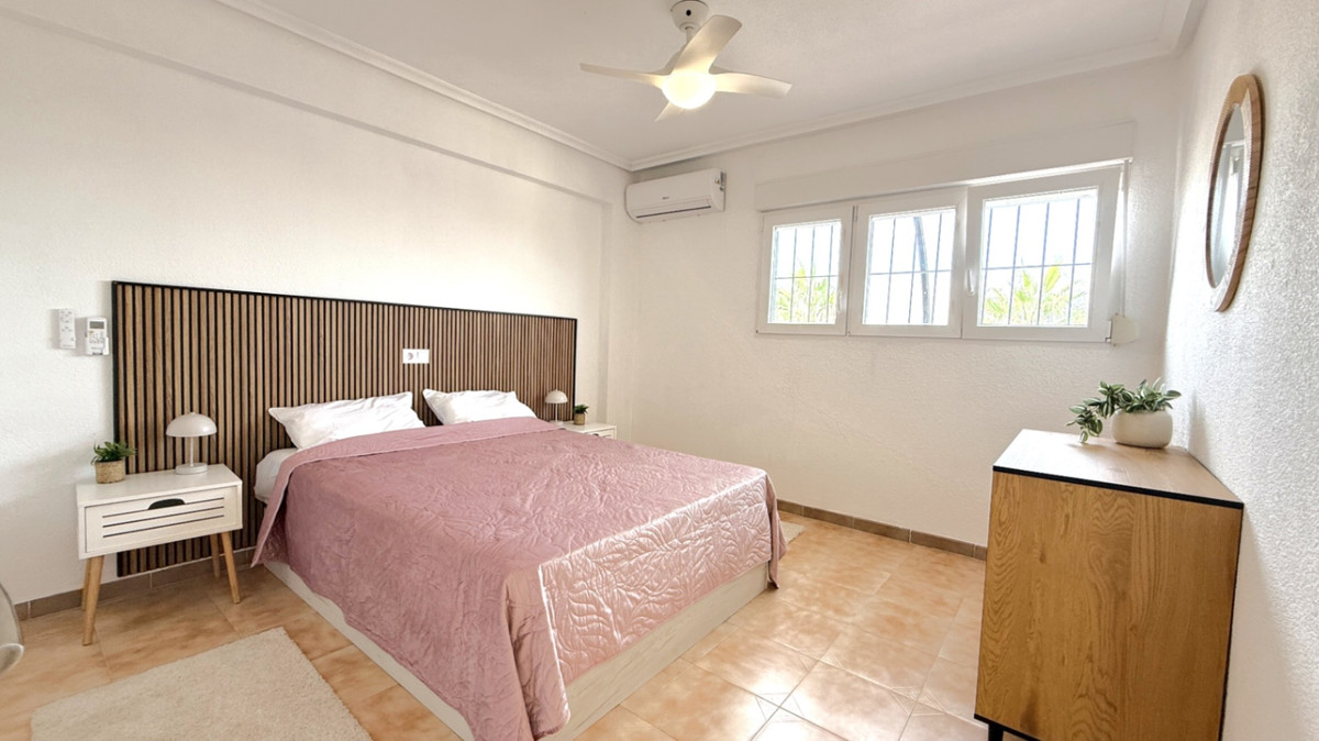 For sale - 2 Bedroom 2 Bathroom Apartment - Penthouse in Torrevieja - Torrevieja Centro  - Alicante