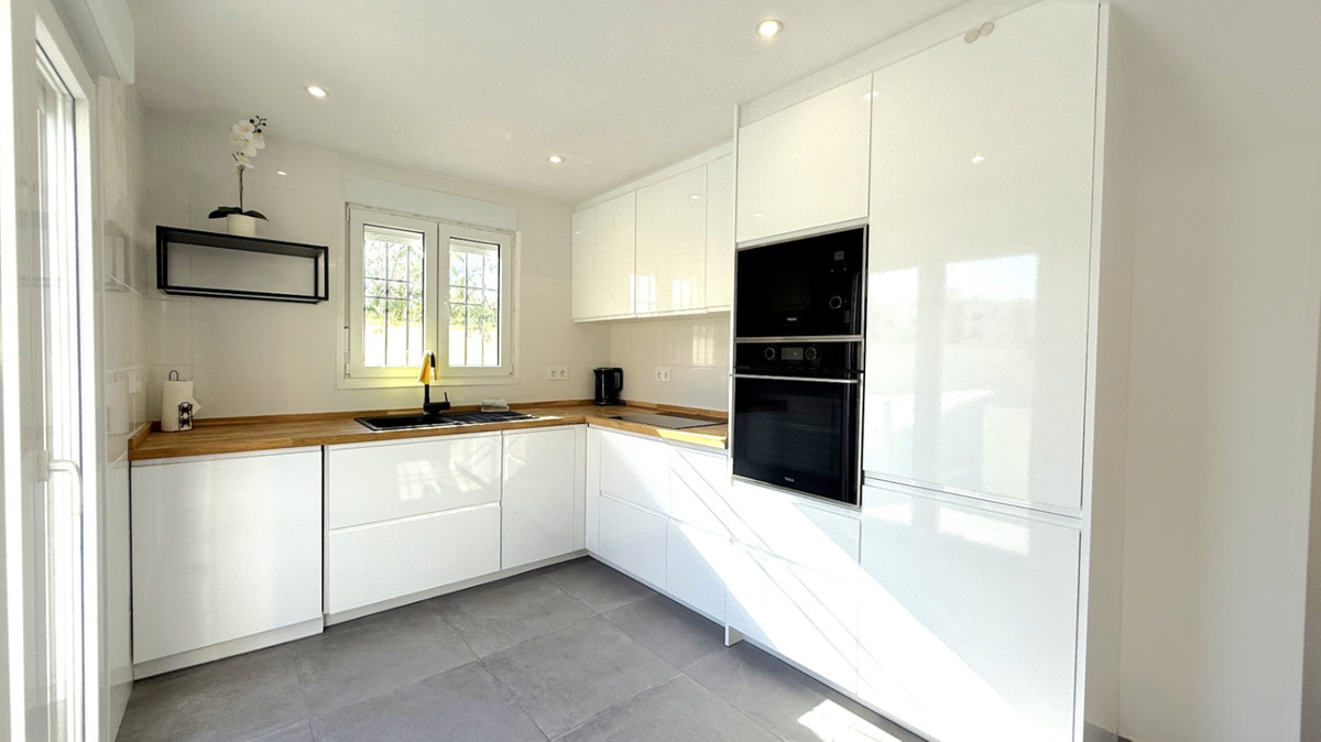 For sale - 2 Bedroom 2 Bathroom House - Semi-Detached House in Orihuela - Orihuela Centro  - Alicante