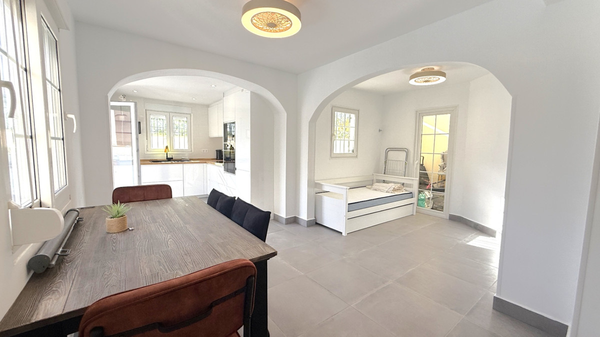 For sale - 2 Bedroom 2 Bathroom House - Semi-Detached House in Orihuela - Orihuela Centro  - Alicante