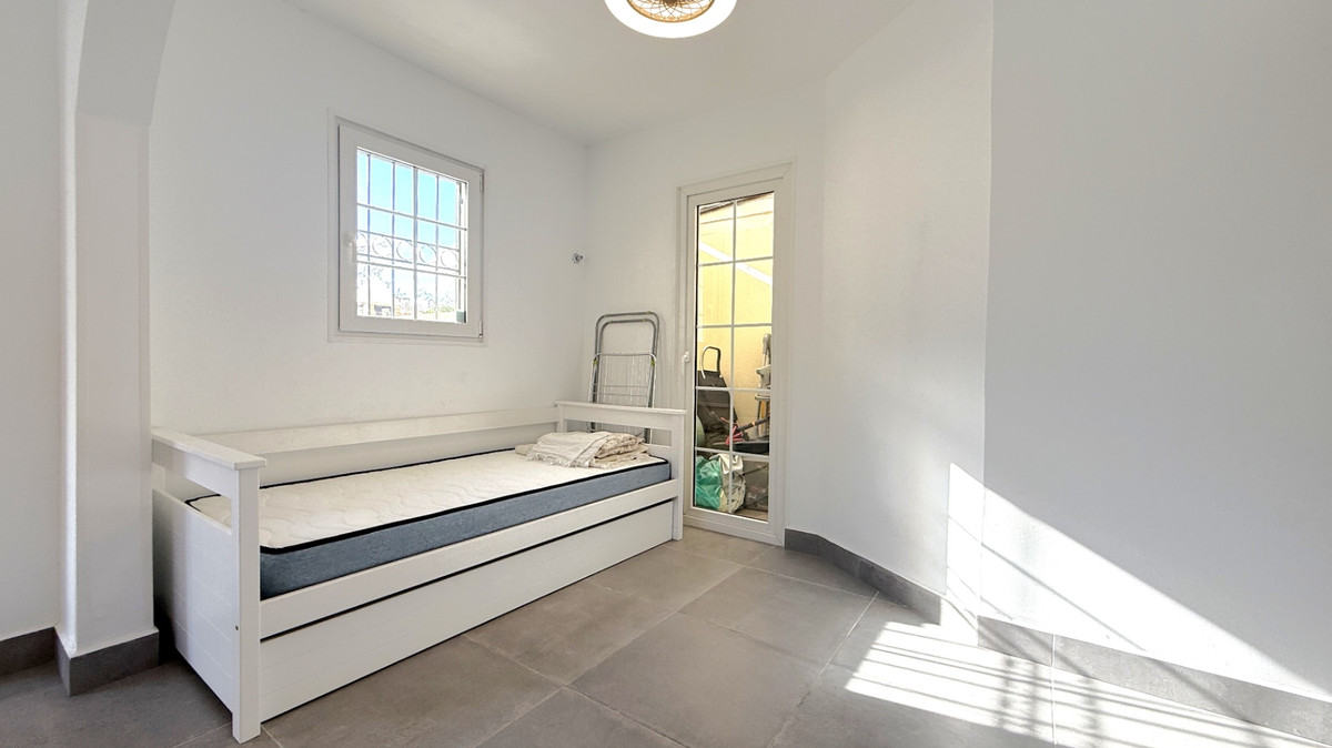 For sale - 2 Bedroom 2 Bathroom House - Semi-Detached House in Orihuela - Orihuela Centro  - Alicante