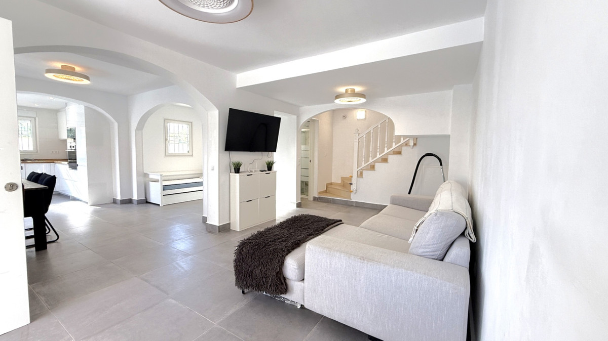 For sale - 2 Bedroom 2 Bathroom House - Semi-Detached House in Orihuela - Orihuela Centro  - Alicante