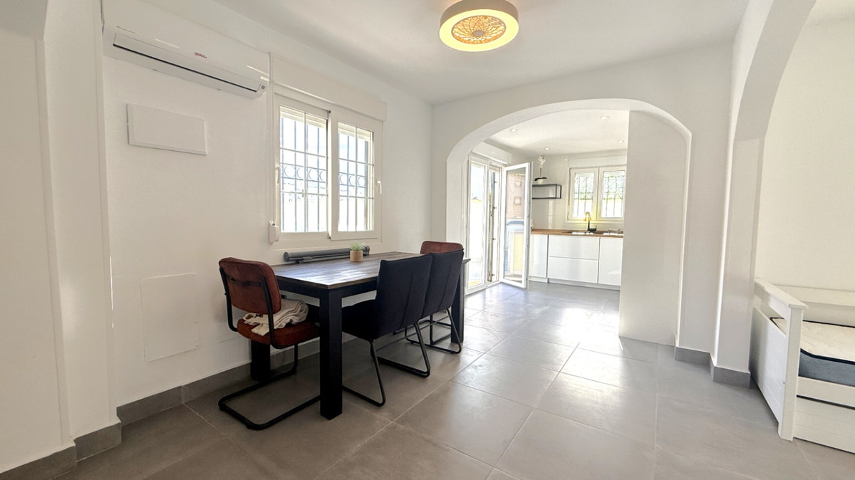 For sale - 2 Bedroom 2 Bathroom House - Semi-Detached House in Orihuela - Orihuela Centro  - Alicante