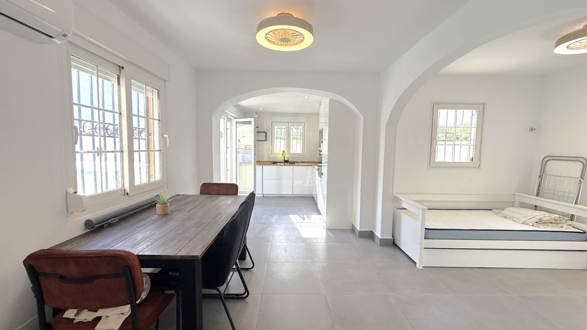 For sale - 2 Bedroom 2 Bathroom House - Semi-Detached House in Orihuela - Orihuela Centro  - Alicante