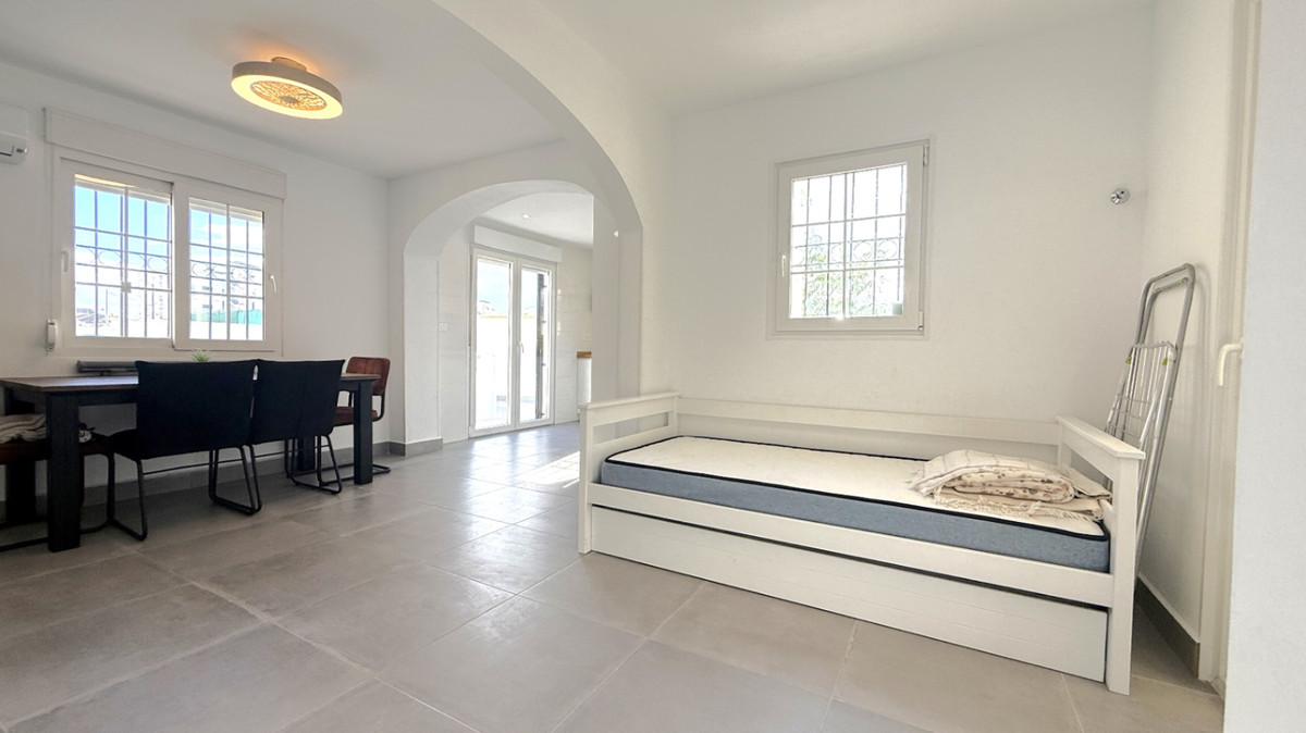 For sale - 2 Bedroom 2 Bathroom House - Semi-Detached House in Orihuela - Orihuela Centro  - Alicante