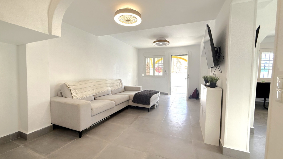 For sale - 2 Bedroom 2 Bathroom House - Semi-Detached House in Orihuela - Orihuela Centro  - Alicante