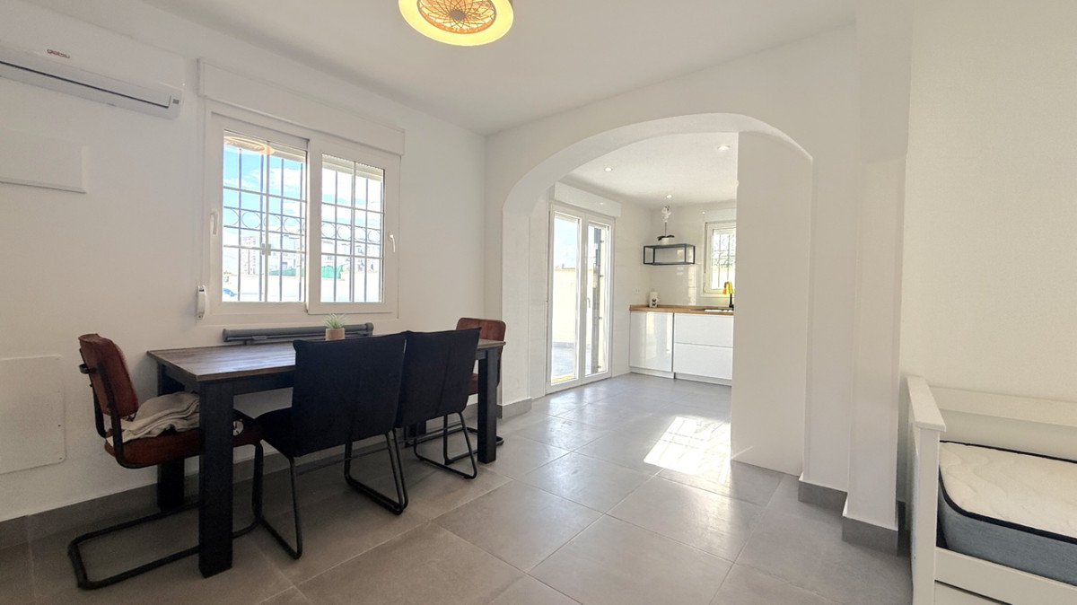 For sale - 2 Bedroom 2 Bathroom House - Semi-Detached House in Orihuela - Orihuela Centro  - Alicante