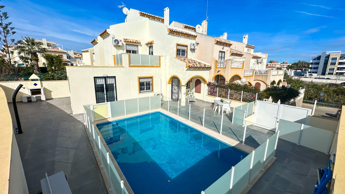 For sale - 2 Bedroom 2 Bathroom House - Semi-Detached House in Orihuela - Orihuela Centro  - Alicante