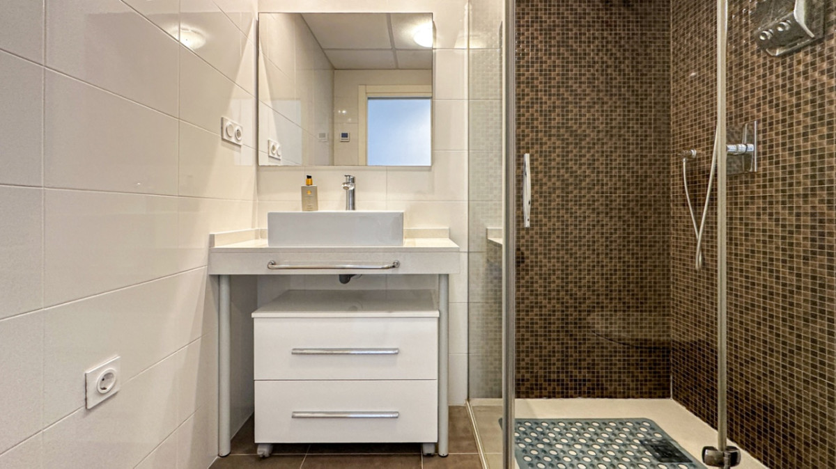 For sale - 2 Bedroom 2 Bathroom Apartment - Ground Floor Apartment in Torrevieja - Torrevieja Centro  - Alicante