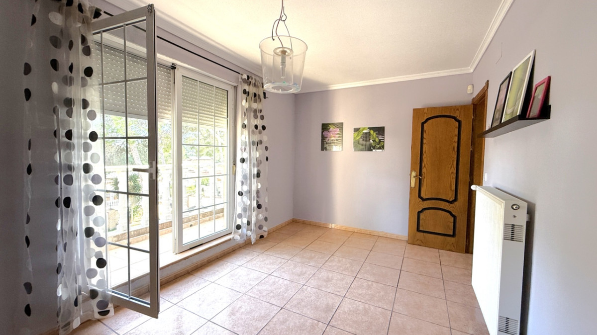 For sale - 4 Bedroom 3 Bathroom House - Detached Villa in Pilar de la Horadada - Pilar de la Horadada Centro  - Alicante