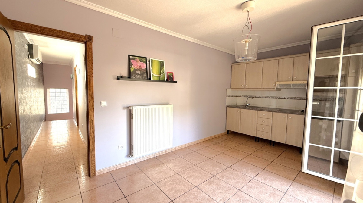 For sale - 4 Bedroom 3 Bathroom House - Detached Villa in Pilar de la Horadada - Pilar de la Horadada Centro  - Alicante